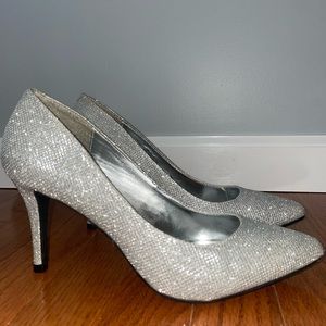 SILVER SPARKLE HEELS - 143 GIRL- SIZE 9 WOMEN’S